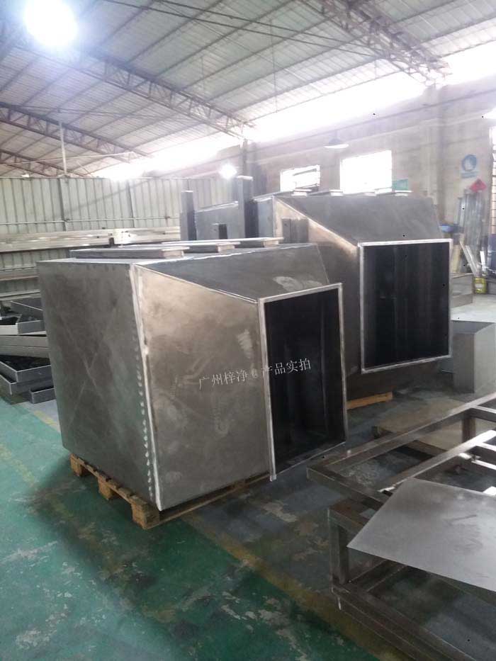 增压新风柜可根据不同的通风管道布局，订做不同的进出风口方向的风柜；