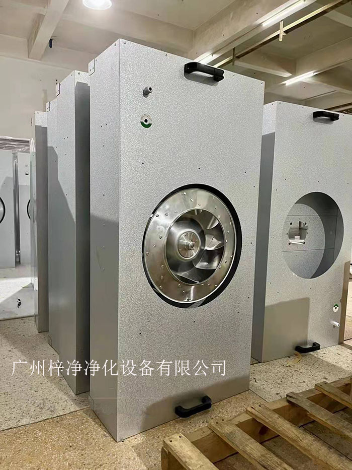 直流FFU适用于半导体、电子、平板显示器和磁盘驱动器的厂家及光学、生物工业及其它对空气中污染有严格控制要求的地方。
