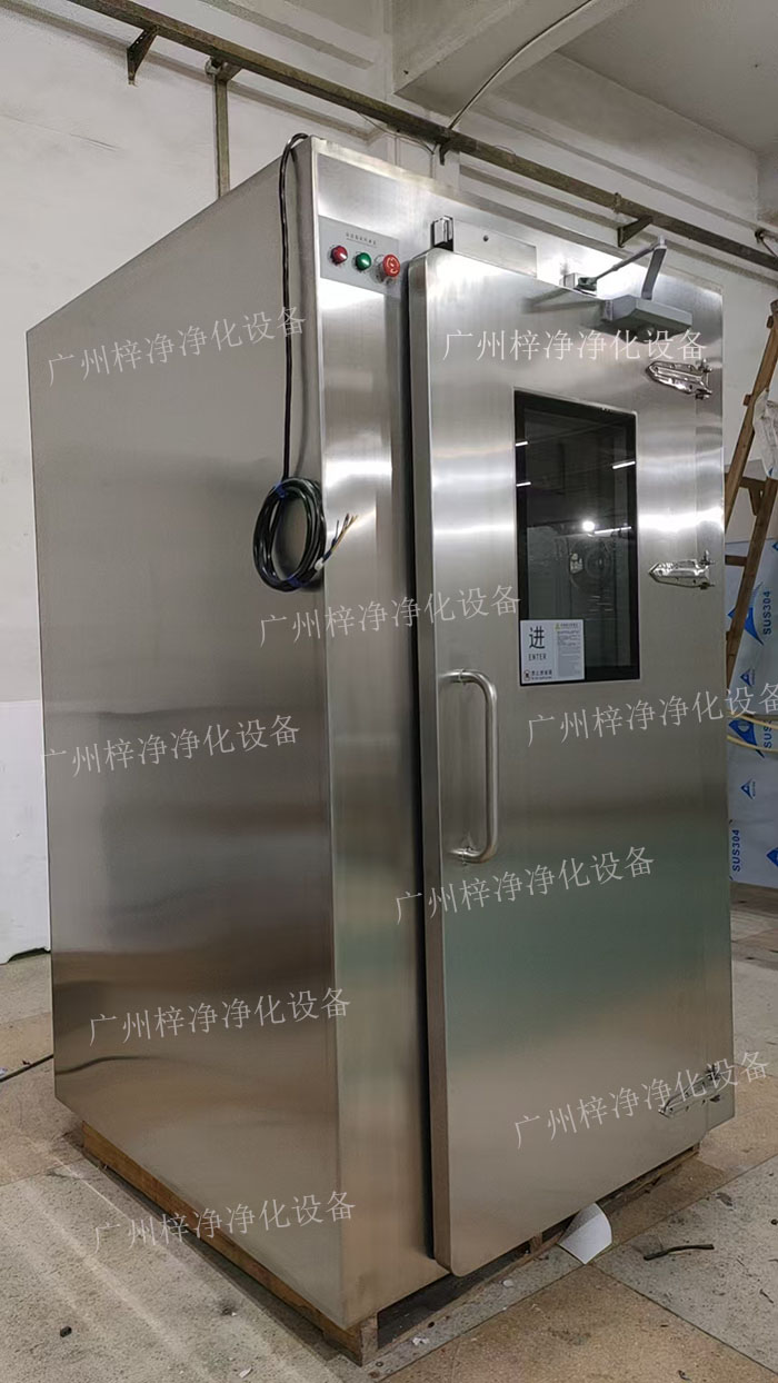高端满焊接风淋室产品外观
