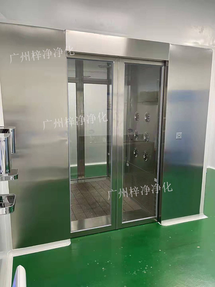 对于货淋室，则通常位于物料进入洁净室的位置