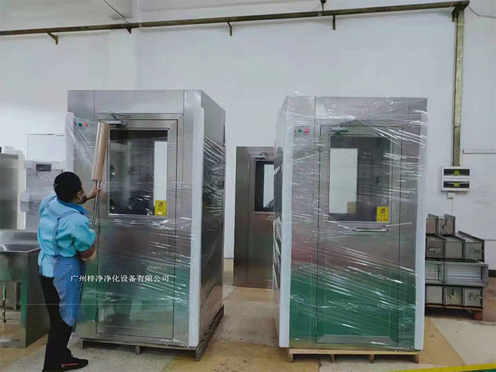 风淋室在运输前，应对风淋室进行彻底的清洁，并确保内部干燥