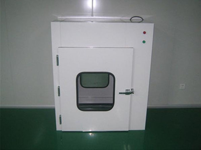 落地式传递窗在物料进出洁净区，必须严格与人流通道分开，由生产车间物料专用通道进出。