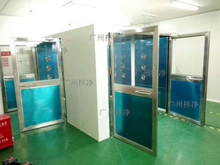 转角风淋室应安装在洁净车间内部人流物流频繁且洁净度要求较高的区域。通常位于转角或门口等关键位置。