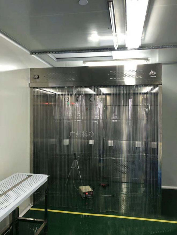 负压称量罩在制药行业中，对药品成分的精确称量至关重要。