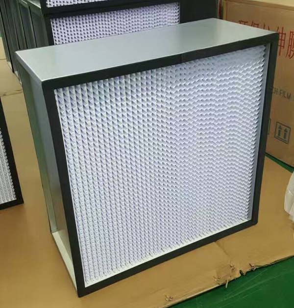 HEPA高效过滤器能够过滤掉0.3微米以上的微粒，对于大多数洁净室的要求已经足够。