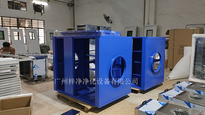 空气过滤箱内部结构装的初效空气过滤器，高效空气过滤器，风机。