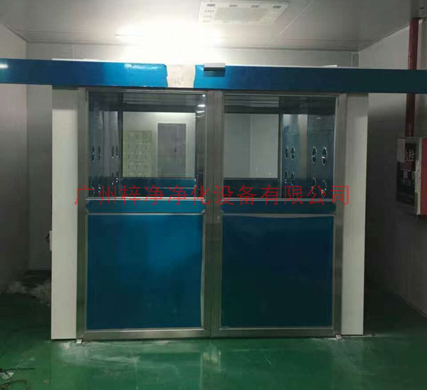 自动门风淋室感应探测器探测到有人进入时，将脉冲信号传给主控器