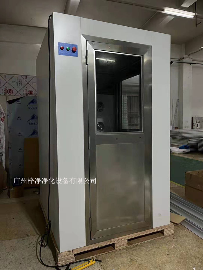 风淋室有效去除其表面的尘埃和污染物